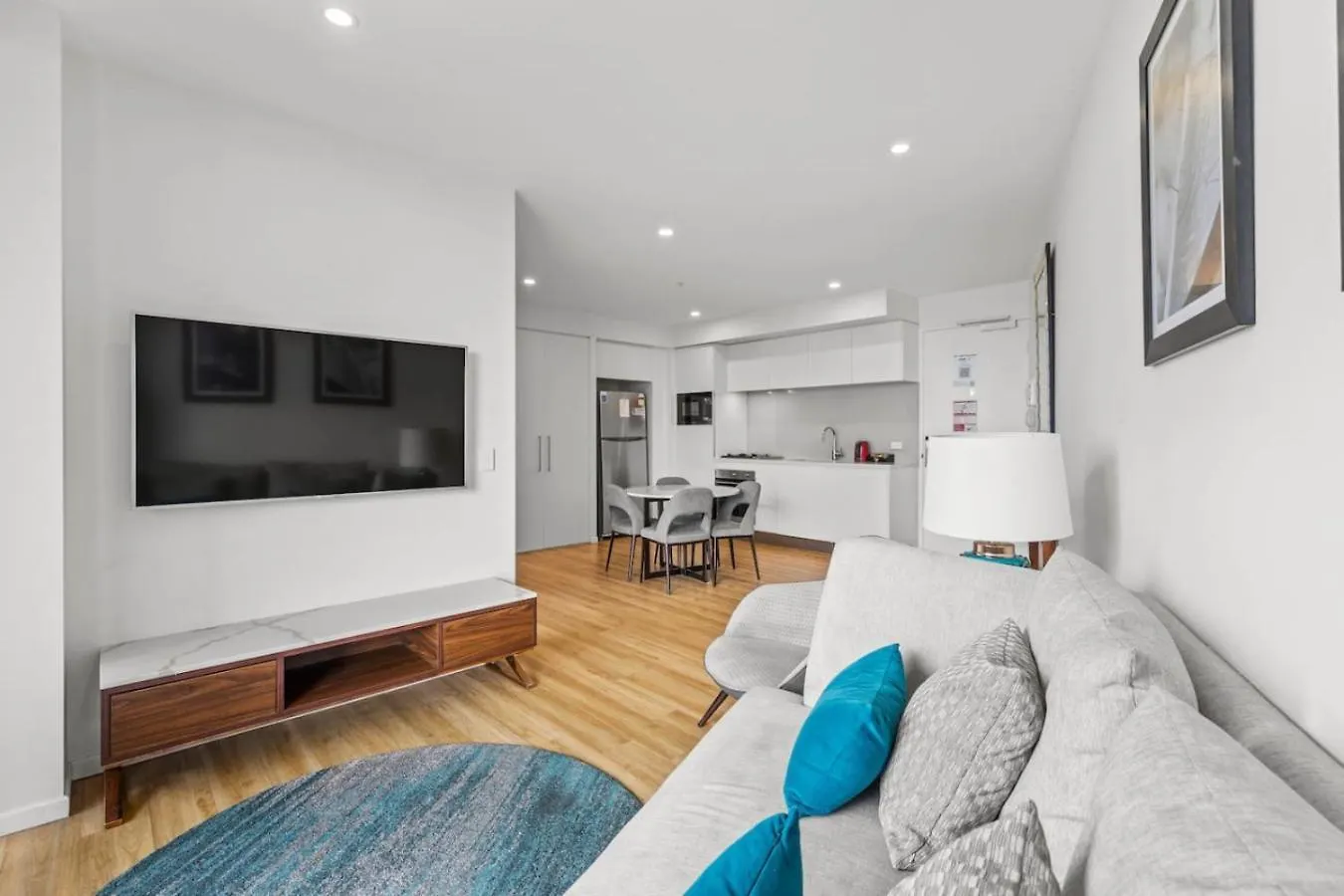 Апартаменты Family Friendly 2 Bedroom Apt With Ocean Views Голд-Кост